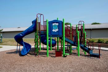 Gorgeous city park & playground area within walking distance